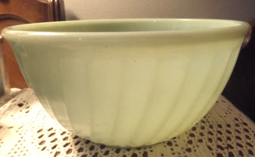 Vintage Fire King Jadeite Swirl Large Mixing Bowl Rare! 3.5qt.