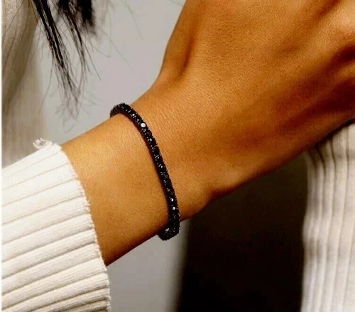 Brazalete para mujer de diamantes negros de corte redondo de 16 quilates enchapado en oro negro de 14 quilates Foto 3 de 4