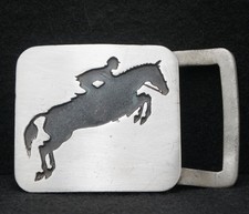 WF01127 SWEET VINTAGE 1970s SPORT EQUESTRIAN RIDING HORSE PEWTER ART BELT BUCKLE