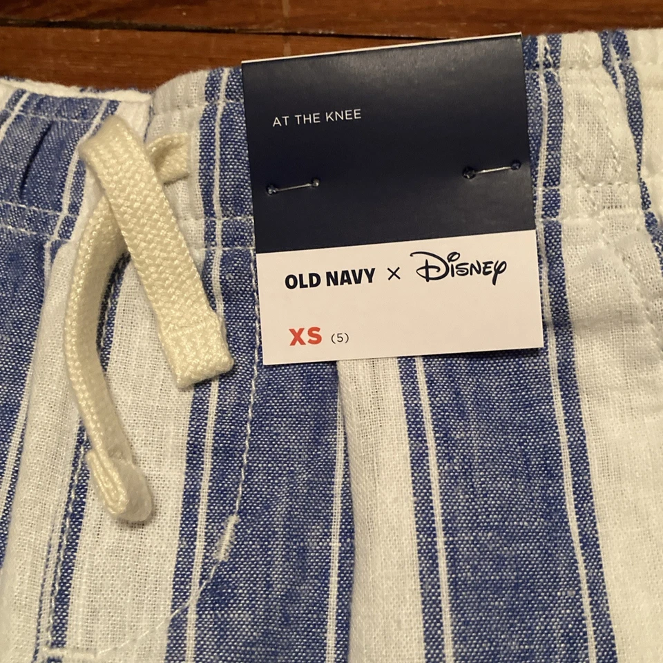 Pantalones Cortos Utilitarios Niños Talla 5 XS Old Navy x Disney Mezcla de Lino Bordado Bolsillo Foto 4 de 4