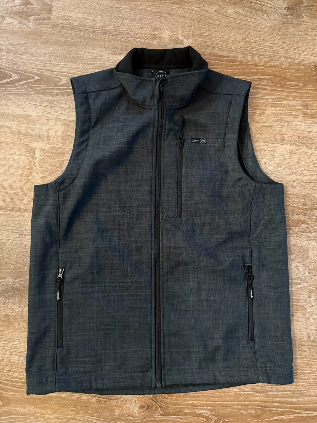 Wrangler ATG All Terrain Gear Softshell Vest Men’s Medium Gray Regular Fit