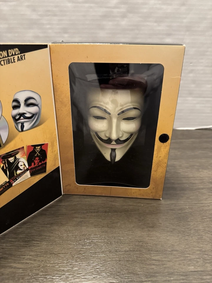 V For Vendetta 2 Disk Collectors Edition DVD Set Sealed Includes Mask And Art  - Image 2 of 4