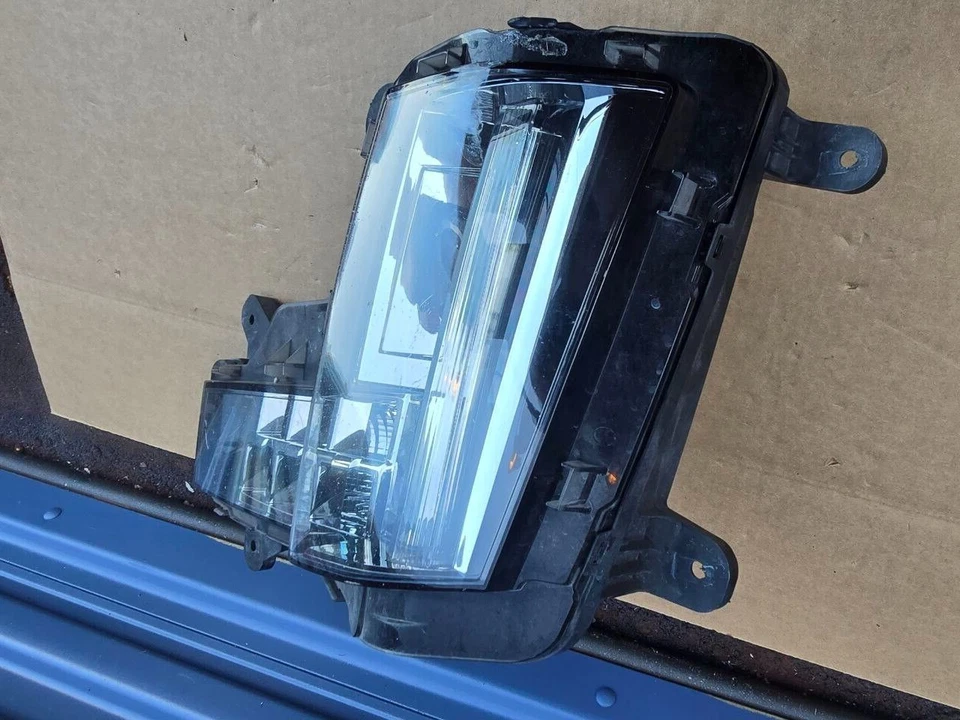 Luz antiniebla LED DRL 2015-2020 Cadillac Escalade OEM LADO DEL CONDUCTOR IZQUIERDO Foto 4 de 4