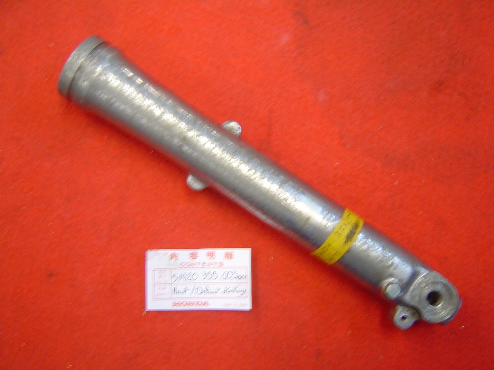 Fourreau de fourche coté droit de CB125T T2 ref remplacement 51420399730 pièce de suspension