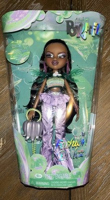 green emerald velvet dress Bratz Fashion Pixiez Reimagined Doll main image 0