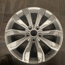 GENUINE VOLKSWAGEN T ROC 17 X 7J ET 45 SILVER ALLOY WHEEL P/N 2GA601025J
