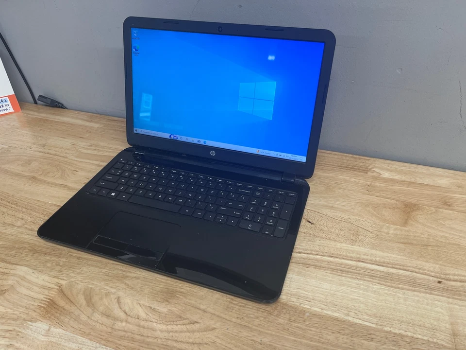 Portátil HP 15-G020DX 15.6” AMD A6, 4GB RAM, 64GB SSD, W10 Foto 2 de 4