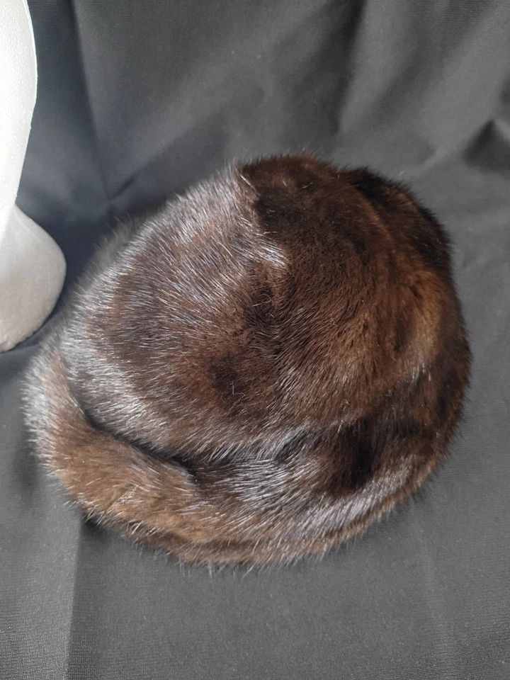 Lote De 3 Sombreros De Piel De Visón Genuinos De Colección: 2 Sombreros De Piel De Pastillero y 1 Sombrero De Piel De Bowler Foto 3 de 4