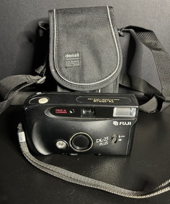 Fuji DL-25 Plus Point And Shoot Film Camera Tested & works needs film W/ Case
