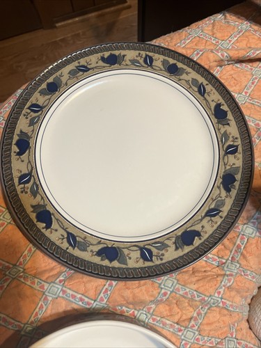 Mikasa Arabella CAC01 Round Platter/Chop Plate & Vegetable Bowl Serving Set - Picture 8 of 8