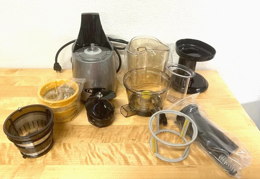 Omega Juicer VRT400 Vertical Masticating HD Juicer with Tap, Silver
