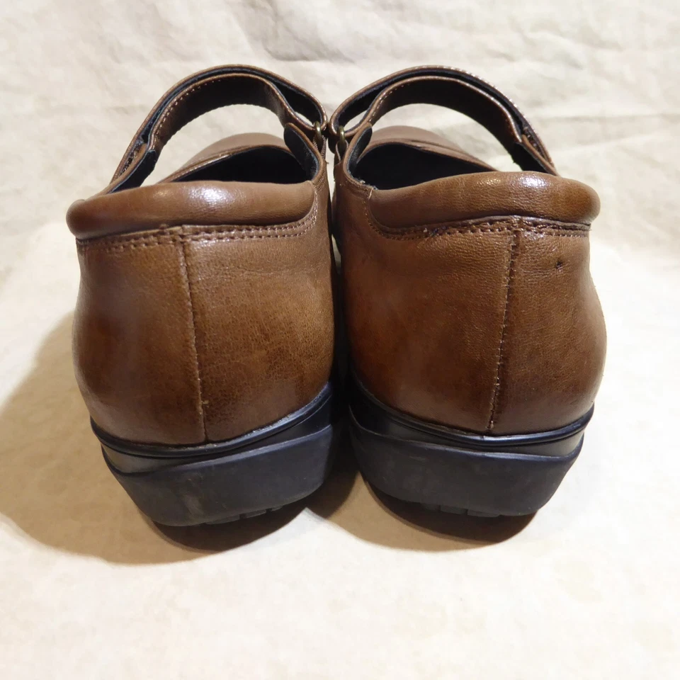 🥿 Abeo Comfort Mary Janes 9.5 M Cognac Brown Leather; Adjustable Strap; Details - Image 3 of 4