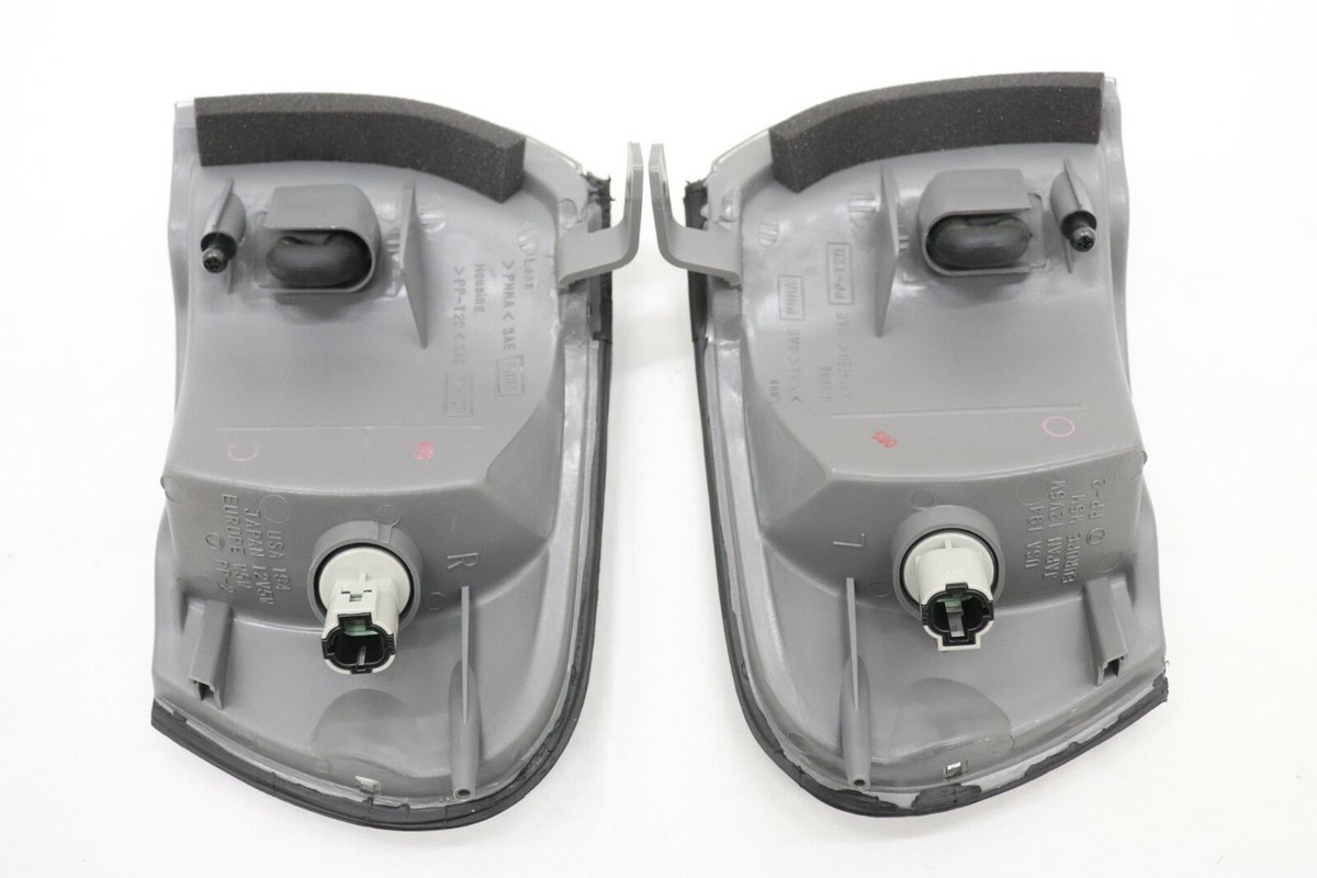 Genuine SUBARU Corner Turn Signal Lamp Set 84451FA020 84451FA030
