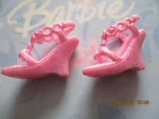 BARBIE DOLL / PAIR OF SHOES: BOOTS, PUMPS ....... (2547)