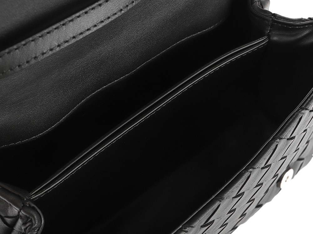 Bottega Veneta 24FW Intrecciato Crossbody Bag 119862728 thumbnail 16