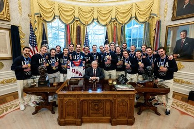 USA Champions Trump's Oval Office - Hockey Team Gold Medal - POSTER 20''x30''