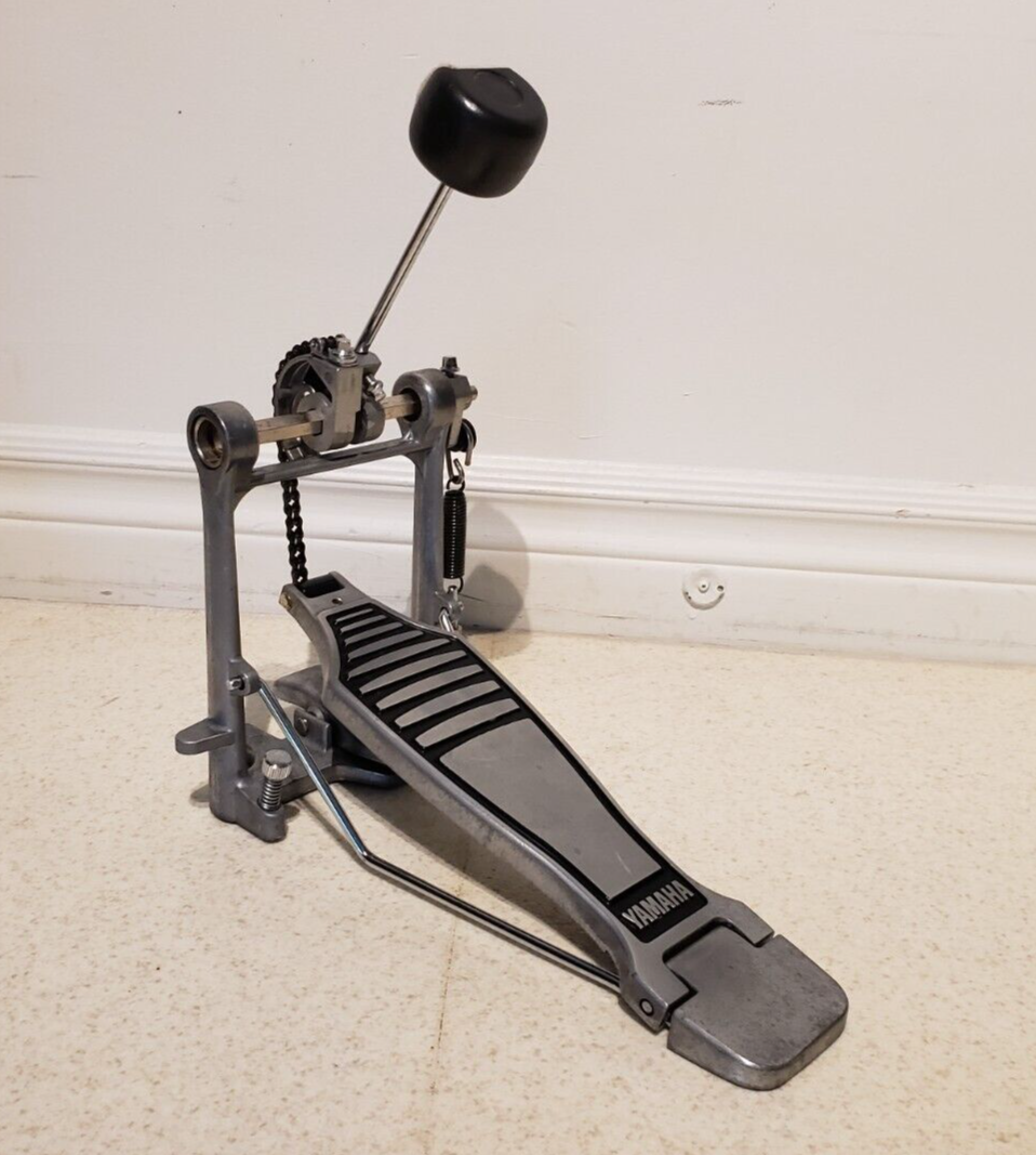 Yamaha Bass Drum Pedal W/Dual Sided Beater Light, Smooth & Fast
