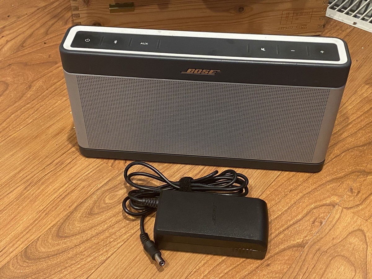 Bose Soundlink III Bluetooth Speaker - Silver -W Original Adapter