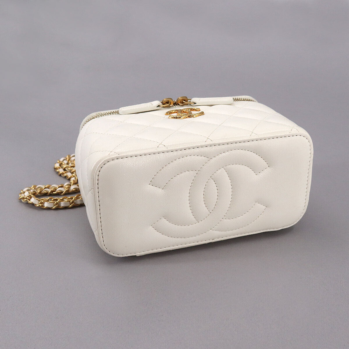CHANEL Matelasse Small Vanity Case Chain Shoulder Bag White AP3401 90192407