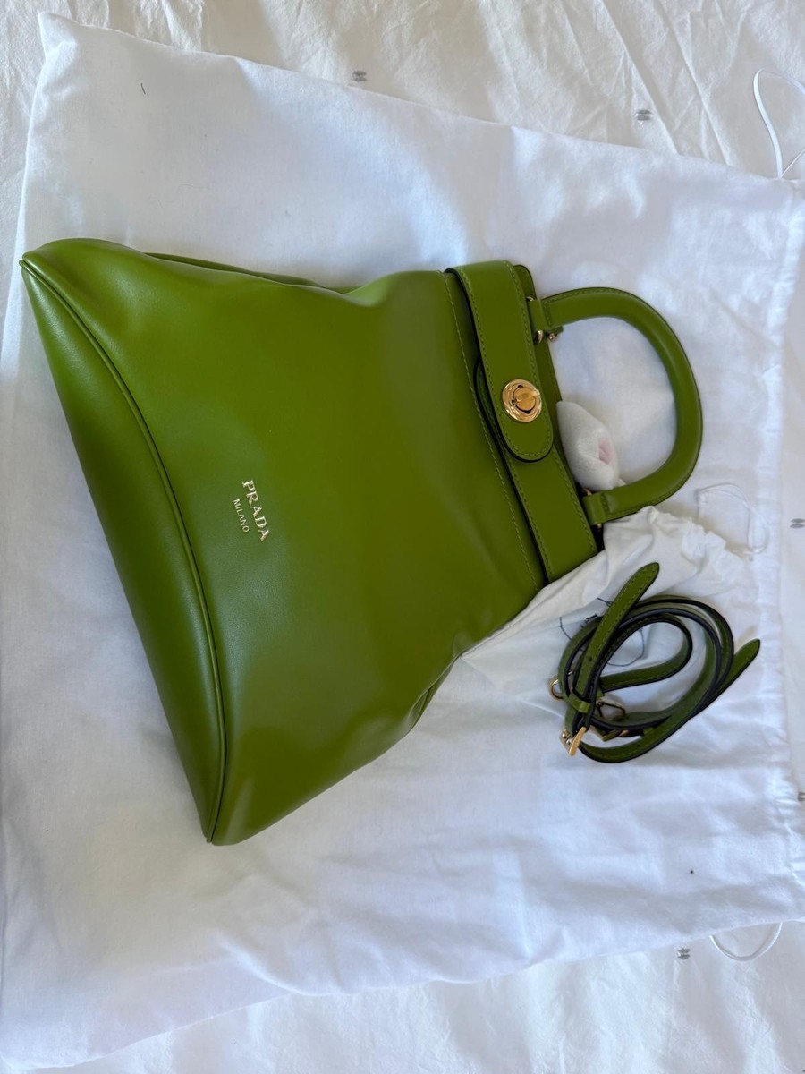 Authentic Prada Etude Carey Medium Leather Bag Green — New With