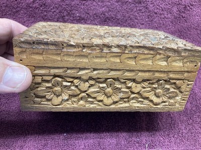 (jab-44)  Estate find - decorative wood box 6'' wide, 2 1/2'' high, hinged