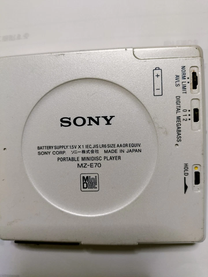 Sony portable MD player MZ-E70 Walkman ln good condition beautiful whit - Image 2 of 4