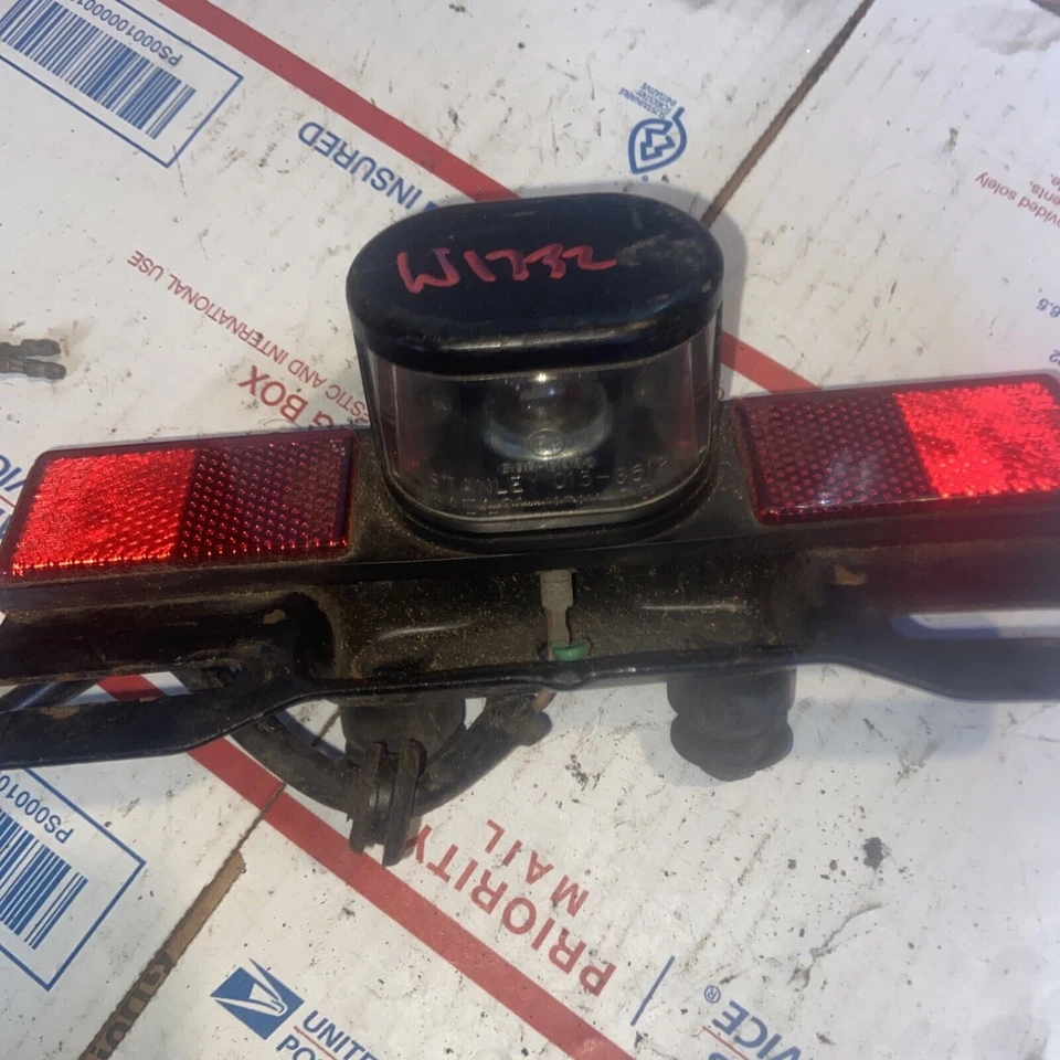 Conjunto de luces de matrícula 83 Honda CB550SC Nighthawk OEM Foto 2 de 3