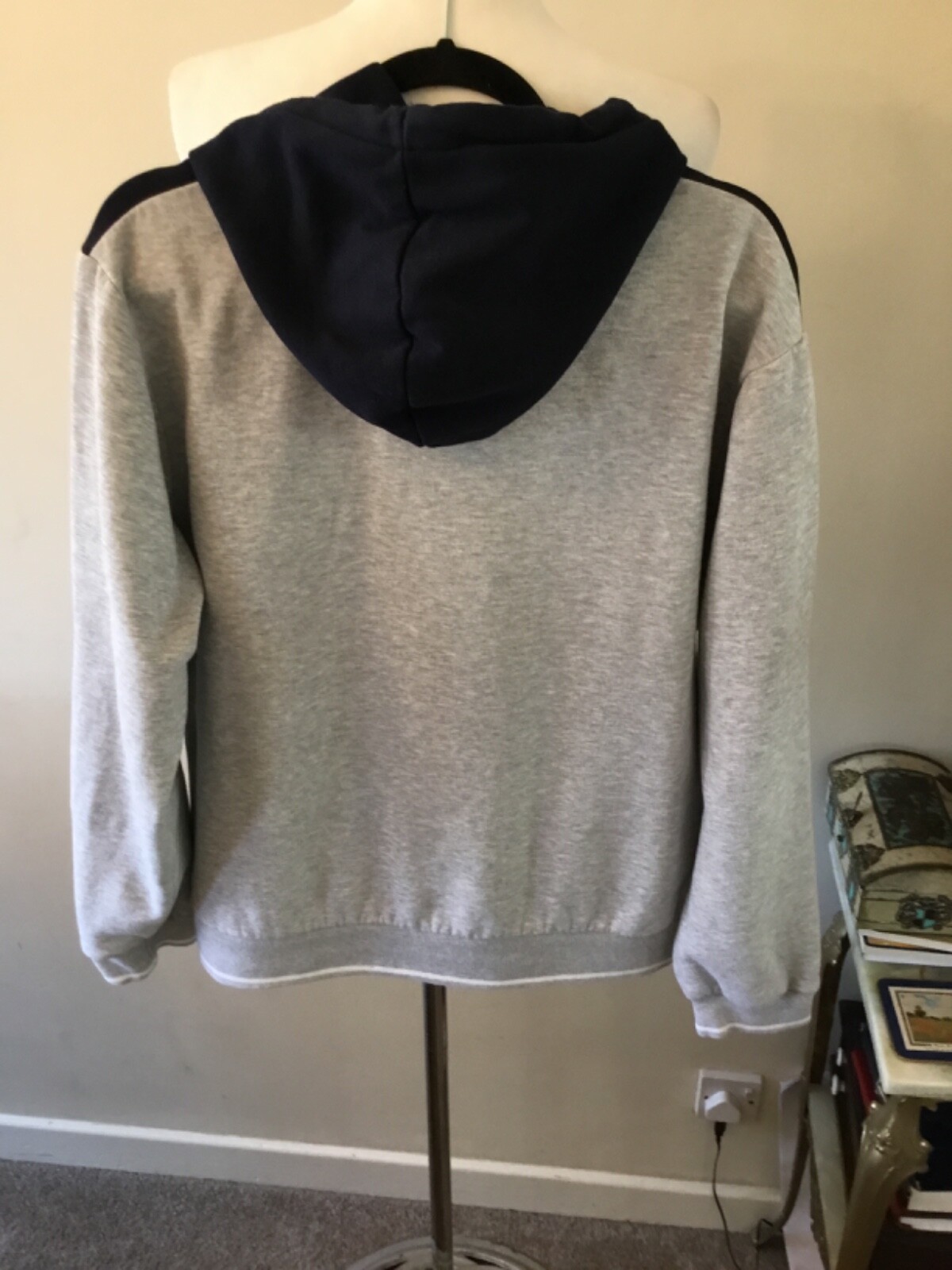 **FILA** FELPA CON CAPPUCCIO GENT s TAGLIA UK GRIGIO MEDIO & NAVY PETTO 46 POLLICI HA DUE TASCHE