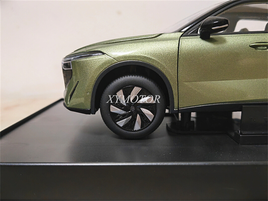 1:18 Nissan VENUCIA Large V 2023 DD-i Hyper hybrid version SUV