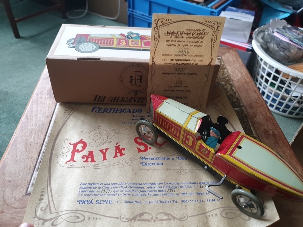 Vintage Paya Tin Plate Wind Up Race Car (B10)