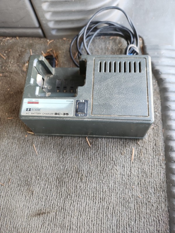 ICOM BC-35 AC Battery Charger