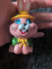 1984 Pink Easter Bunny Plastic Basket Hanger, Sun Hill brand 