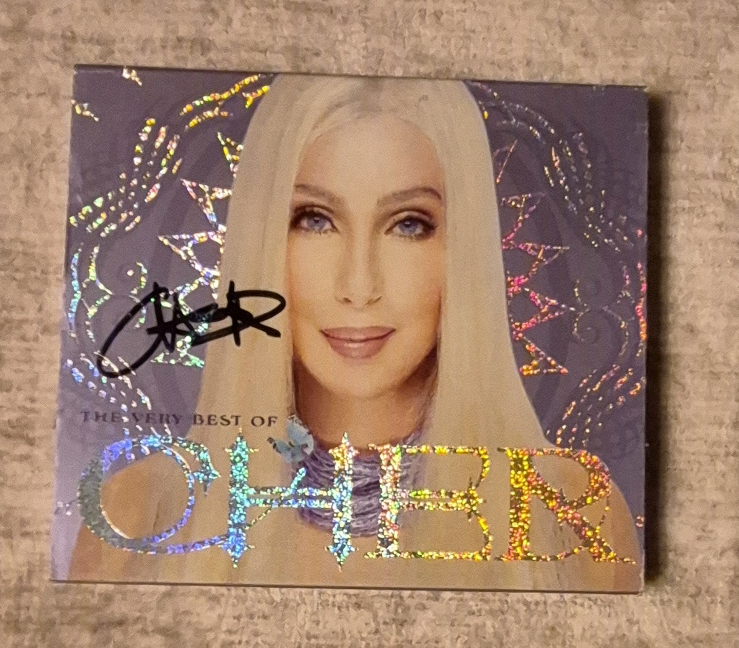 CHER  AUTOGRAPHED SIGNED THE VERY BEST OF CD