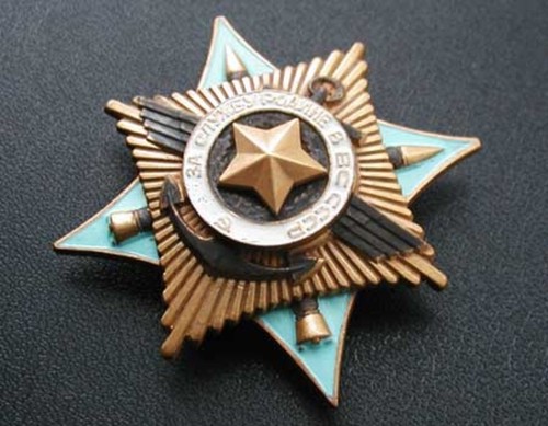Ordine russo sovietico per il servizio alla patria nelle forze armate dell'URSS 1° - Foto 2 di 4