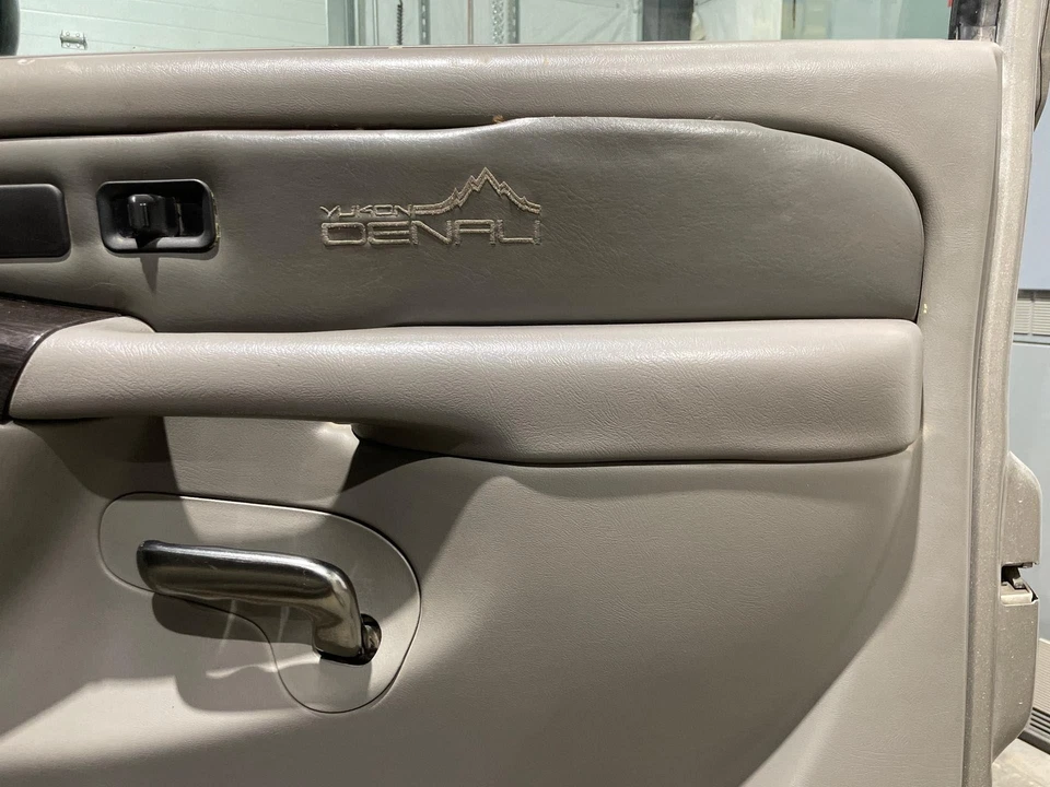 2000 - 2002 GMC Yukon XL 1500 Passenger RH Right Gray Front Door Trim Panel Foto 3 de 4