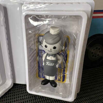FREDDY FUN 2 YOU FUNKO BLOCKBUSTER REWIND VINYL FIGUR FUN ON THE RUN CHASE