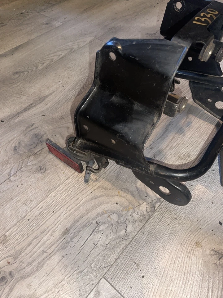 1990 90 铃木 GSX1100F Katana 后尾灯制动灯支架 — 第 3/4 张图片