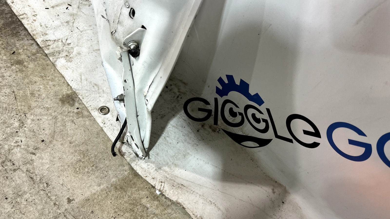 ASTON MARTIN v8 vantage 2007 to 2011 hood needs repaired at front edge