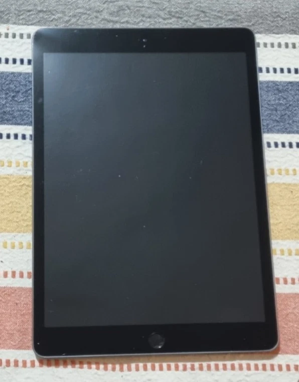 Apple iPad 9a Gen. 64GB, Wi-Fi, 10,2" - Grigio siderale - Immagine 3 di 4