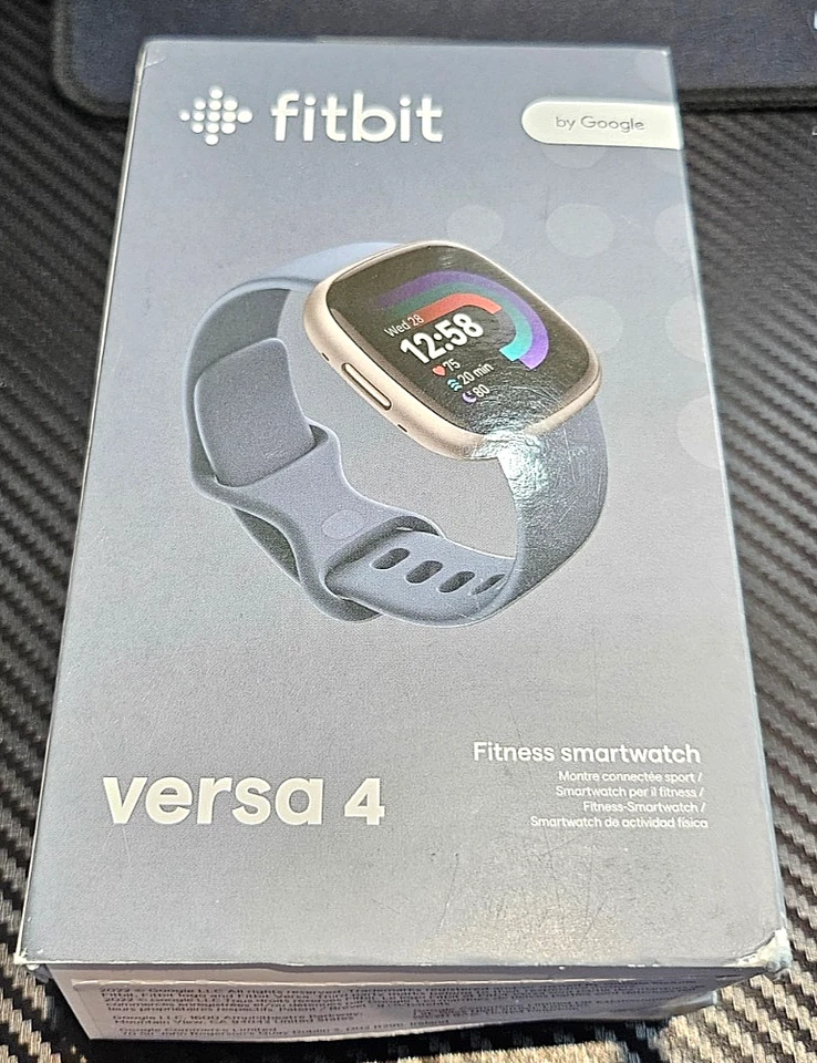 Google Fitbit Versa 4, photo 2 of 5