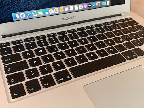 Apple MacBook Air 13,3 pouces mi-2012 4 Go/256 Go - Photo 2/14