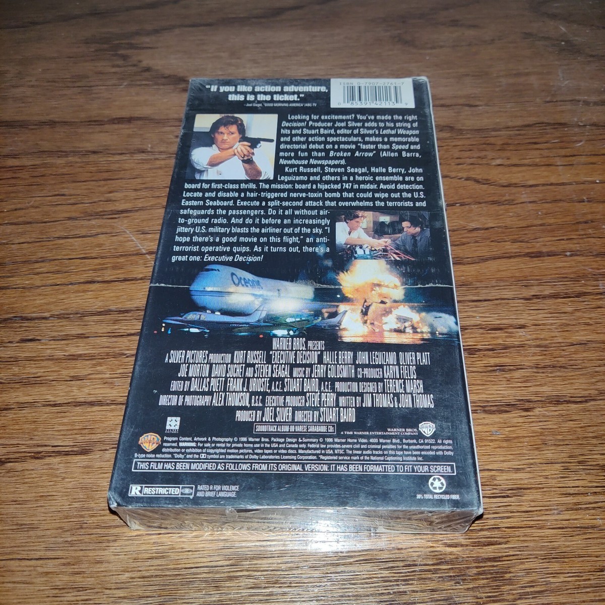 ✓ Executive Decision VHS 1996 Video Tape VTG Kurt Russell Steven