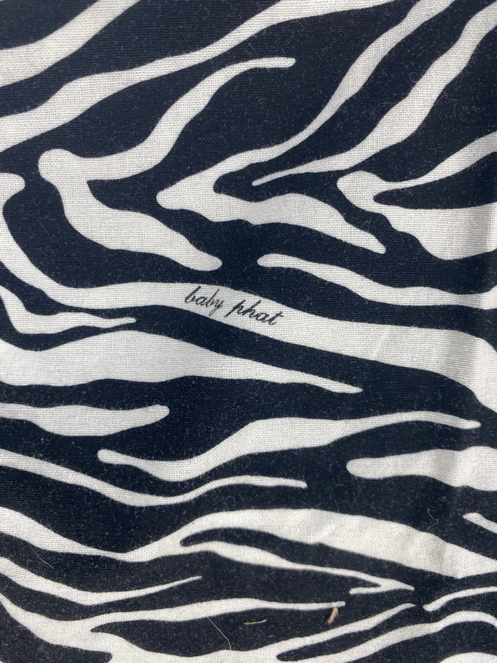 XS Zebra Patterned Unbranded Scrub Top - Image 3 of 4