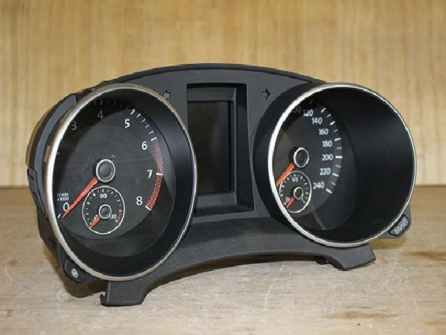 Приборные панели 2011 Volkswagen Golf 5K0920872 - Изображение 2 из 4