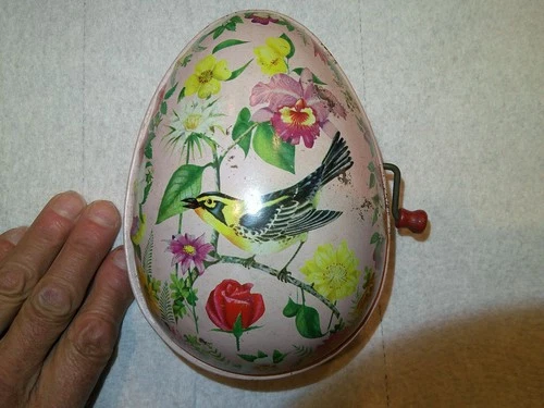 VINTAGE MATTEL TOY TIN LITHO WIND UP MUSICAL EASTER EGG - WORKS ! - GIRLS ? PINK
