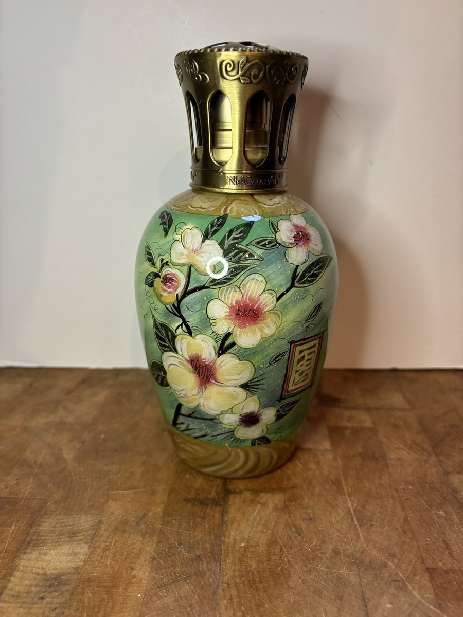 Glass Dogwood Flower Susan Winget Ne'Qwa Art Fragrance Oil Lamp