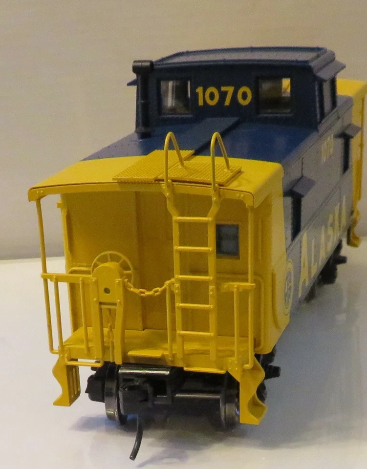 ATLAS Trainman-O-#2003058-1 C&O-Style Steel Center-Cupola Caboose - AK #1070 - Image 4 of 4