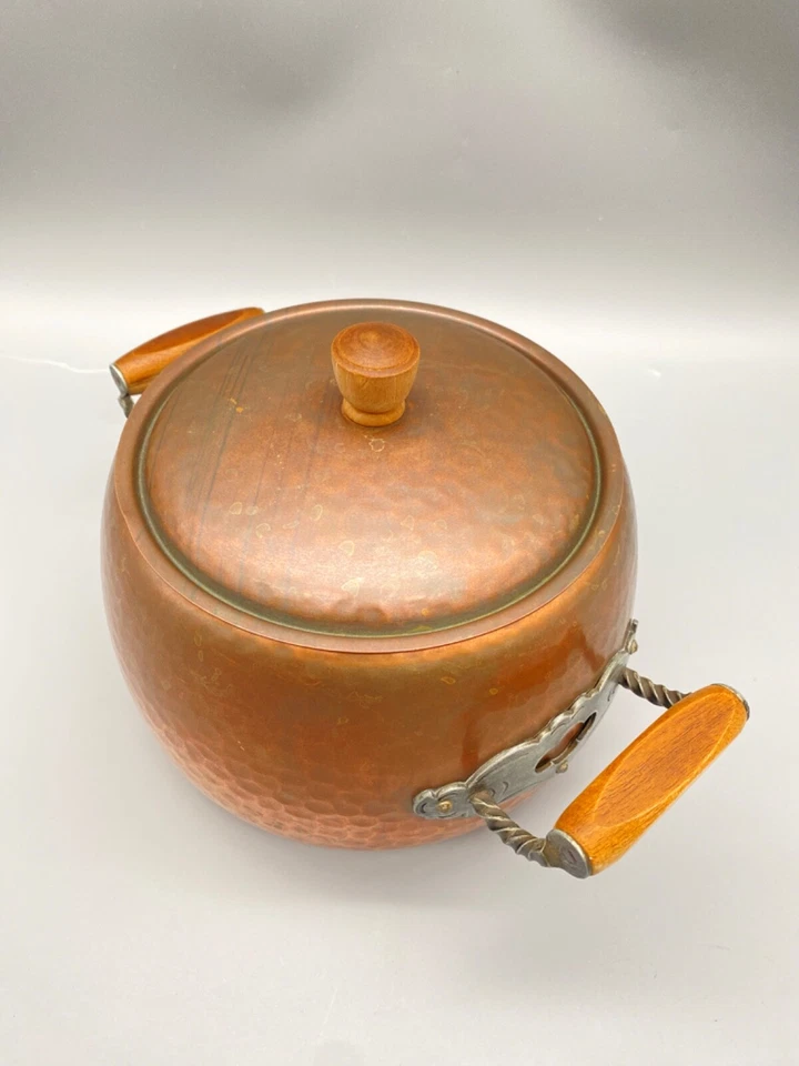 GEHÄMMERTER KUPFER TOPF BOWLE HOLZ METALL GRIFFE MID CENTURY STÖCKLI SWISS - Bild 2 von 4
