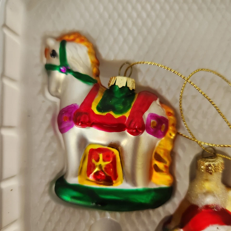 Juego de 5 adornos de vidrio clásicos de Navidad Commodore de colección Foto 3 de 4
