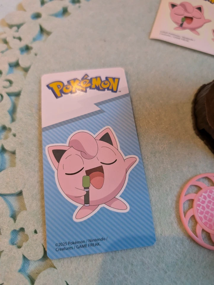 Kinder Überraschung Riesen-Ei Pokémon 2025 Pummeluff + Sticker BPZ - Bild 4 von 4